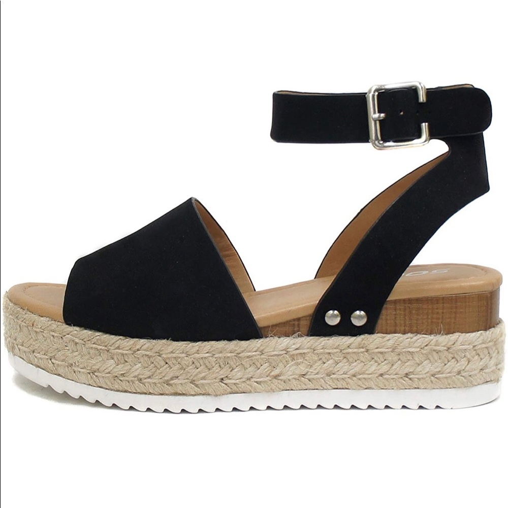 Soda Topic Casual Wedge